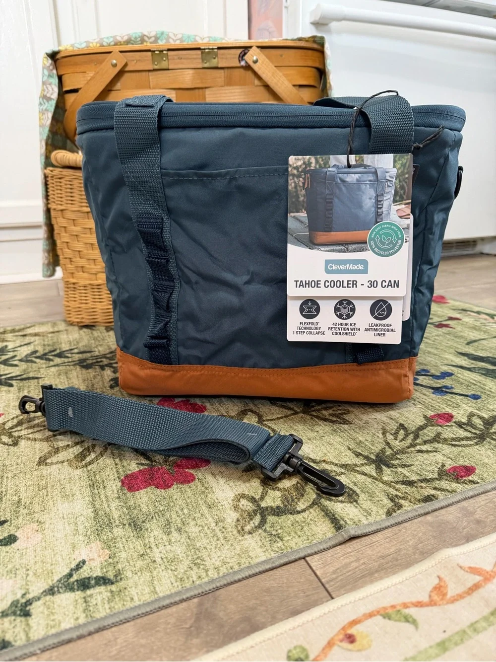 New CleverMade Collapsible Tahoe Cooler 30 Cans Soft Sided Cooler Ocean